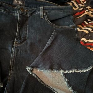 EUC! NYDJ Capri Jeans w/ Crisscrossed Frayed hem Size 14